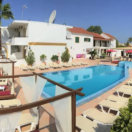 Oasis Club Apartment