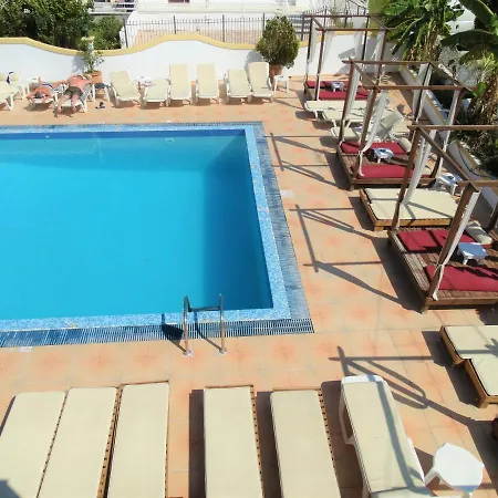 Oasis Club *