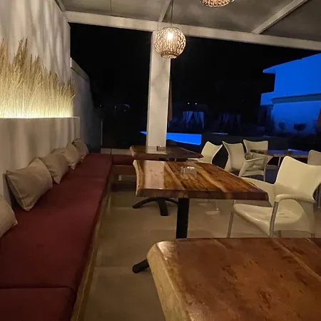 Oasis Club Apartament Kávos